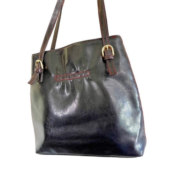 VICTORIA’S SECRET,BLACK LEATHER SHOULDER BAG WITH RED STITCHING.9 1/2” X 11 1/2” - Picture 6 of 9